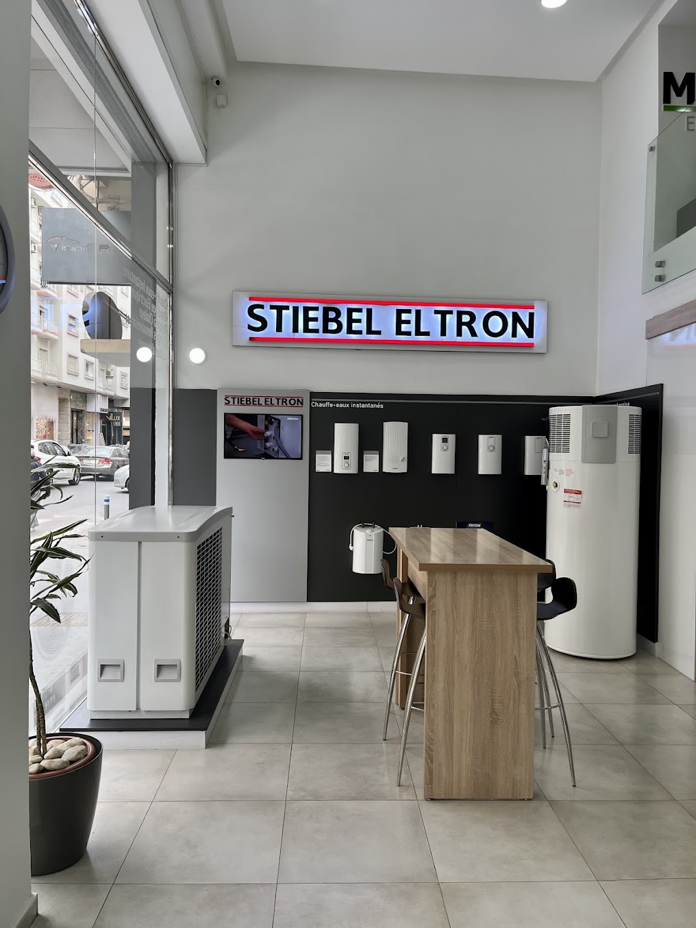 Showroom — mur chauffe-eaux instantanés Stiebel Eltron